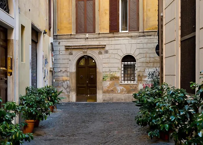 Close To The Pantheon *